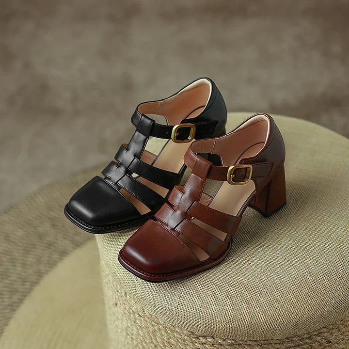 Chaussures à talons blocs Rivanza pour femme, style vintage chic, idéales pour un confort mode.