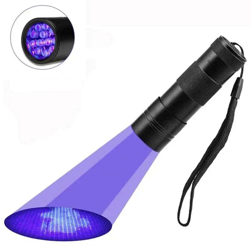 Détecteur UV de taches d'urine d'animaux (chien, chat) avec lumière noire 395nm pour un nettoyage maison en profondeur.