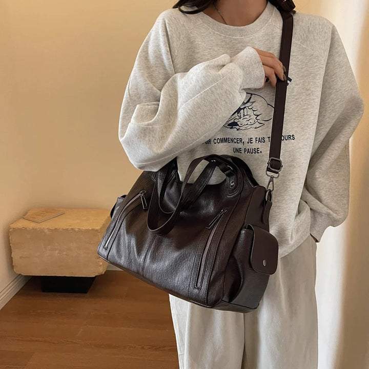 Vue de face du sac cabas Magda noir, idéal pour femme chic et organisée. Accessoire pratique.