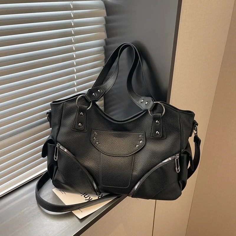 Sac femme en similicuir, fourre-tout chic à porter épaule ou bandoulière, idéal cours.