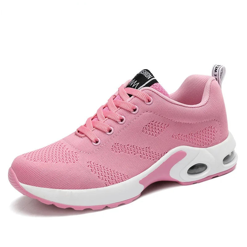 Chaussures AeroLuxe pour athlètes, légères, respirantes et confortables avec amorti air pour une expérience de running fluide.