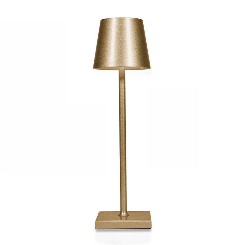 Lampe de table design épuré, sans fil, rechargeable USB. Apporte une touche moderne à votre intérieur.