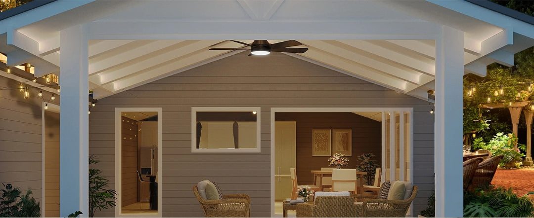 Ventilateur de plafond LED moderne, idéal pour chambre ou salon. Design contemporain, apporte fraîcheur et lumière.
