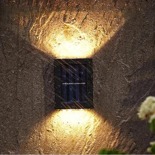 Éclairage extérieur : applique murale solaire LED bidirectionnelle étanche, idéale pour le jardin et la terrasse.