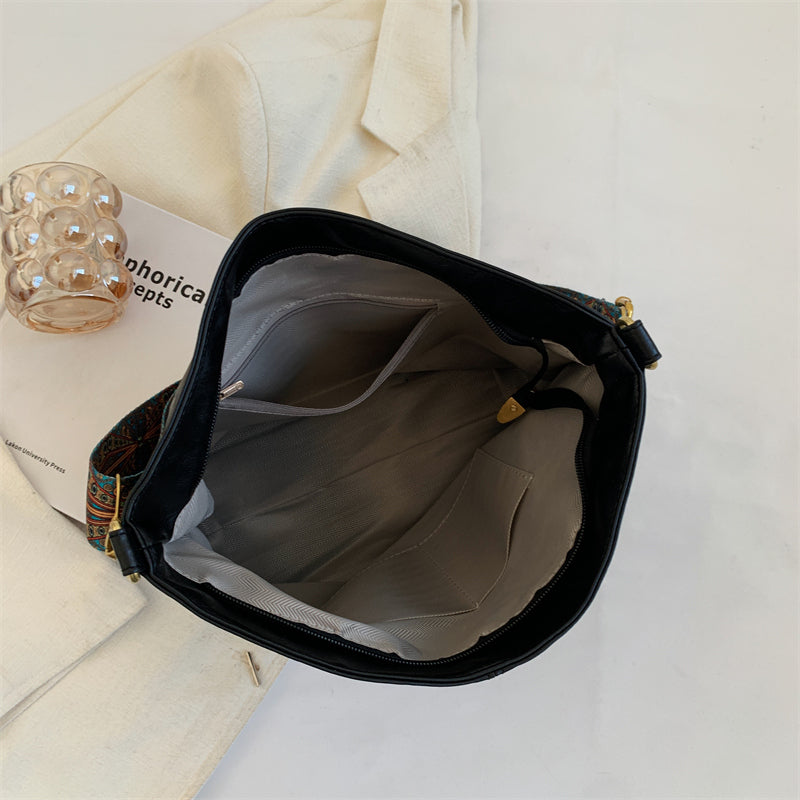 Élégant sac à main vegan et pratique, accessoire de mode éthique pour femme, idéal au quotidien.