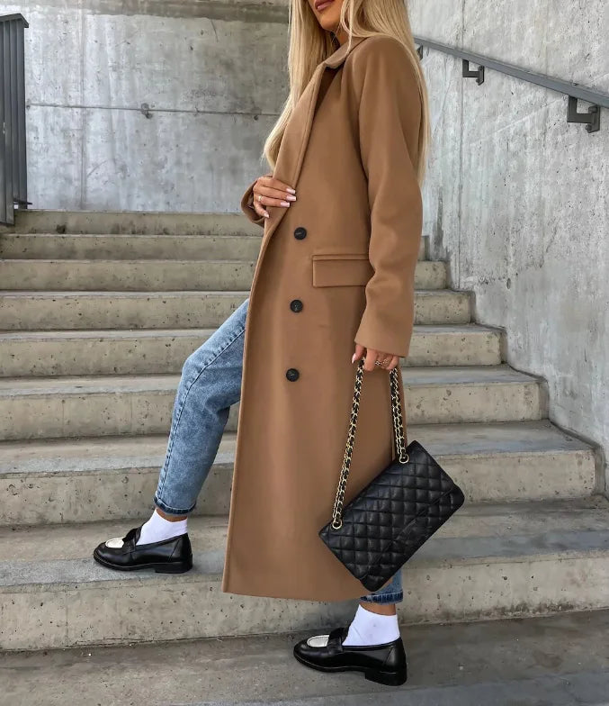 Veste manteau femme élégante et tendance, style croisé long. Parfait pour un look chic et classique en toute saison.