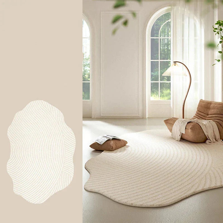 Tapis moderne Matta I, forme organique, moelleux et lavable, en polyester pour un salon ou une chambre chic.