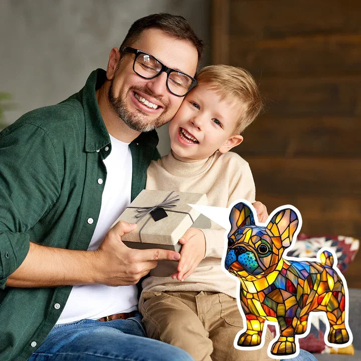 Détail d'une lampe figurine chien faite main, design unique pour les passionnés de chiens. Lumière douce.