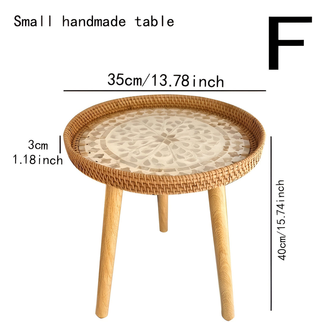 Table basse décorative ronde, fabrication en bois et rotin, inspiration scandinave.