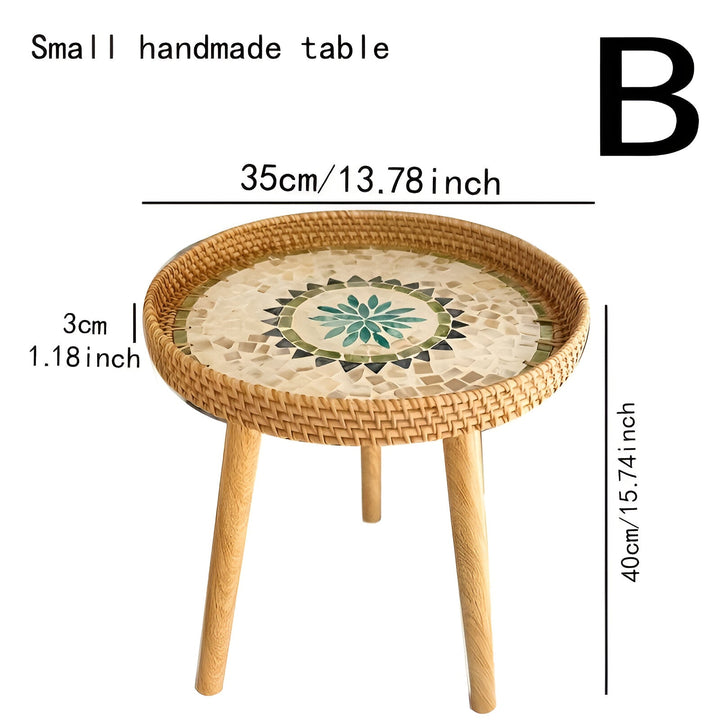 Table basse salon compacte, ronde, en rotin et bois, idéal pour un décor scandinave.