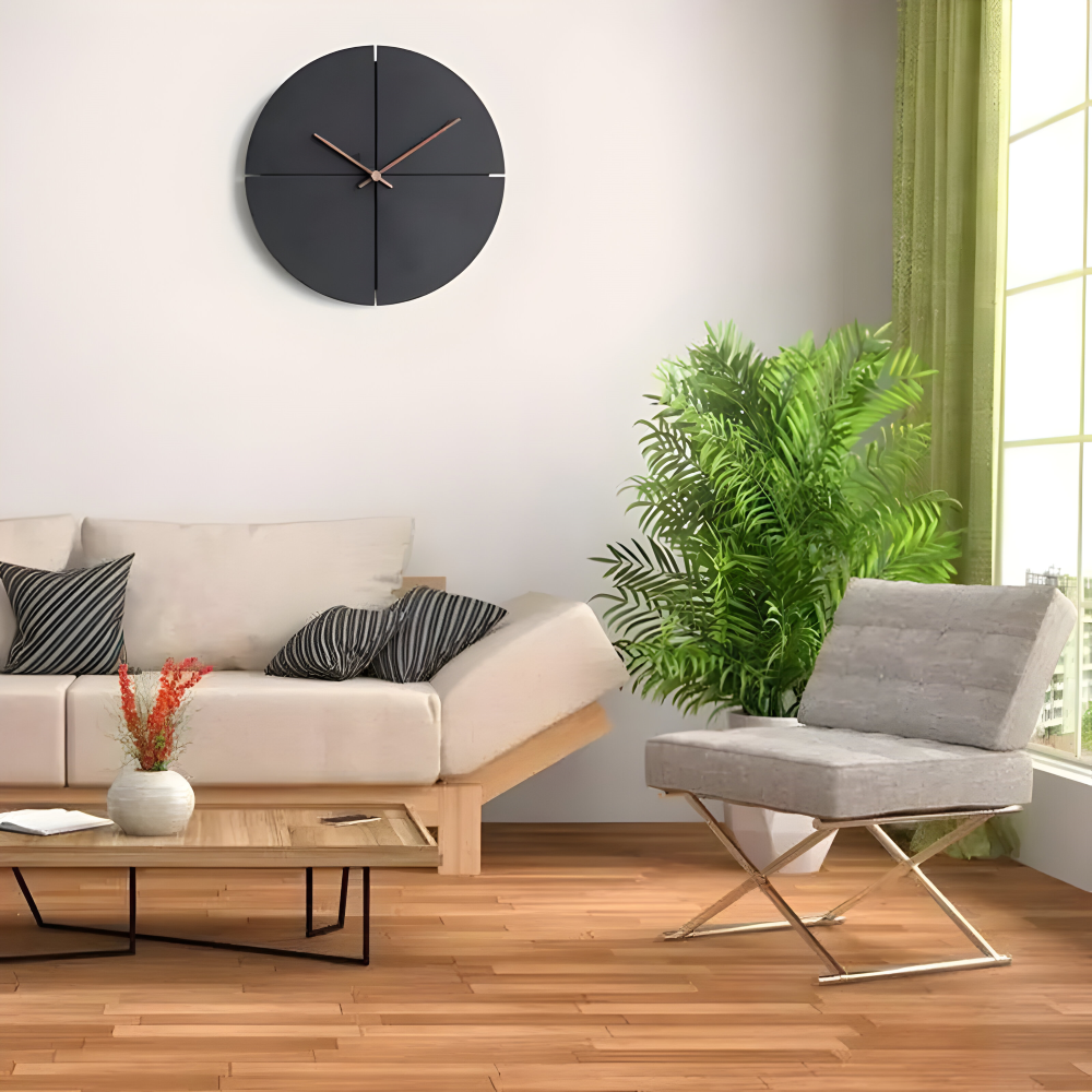 Horloge murale scandinave noire, design rond minimaliste, parfaite pour une décoration moderne et élégante.