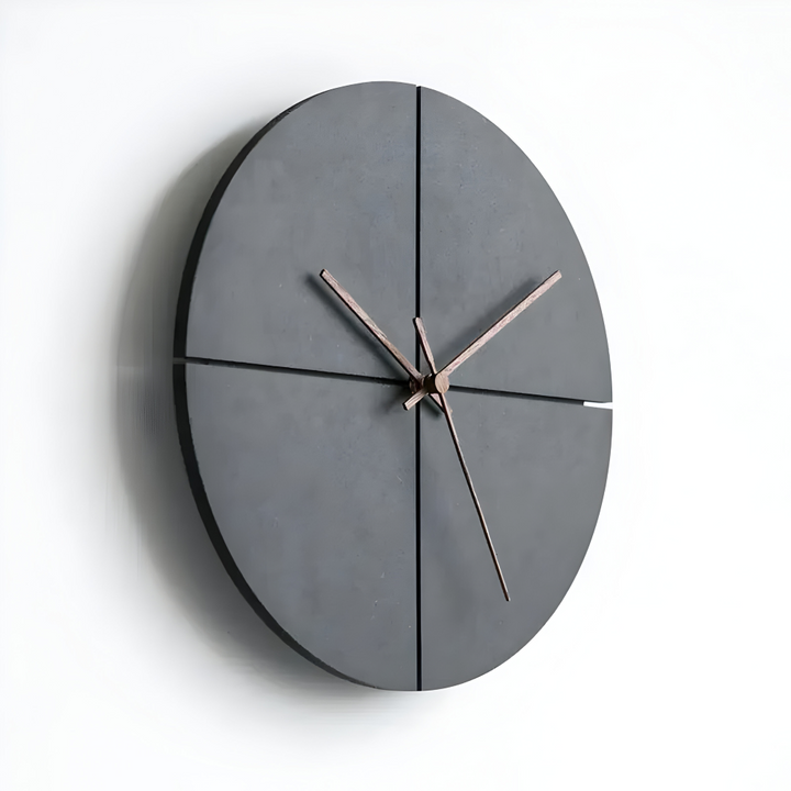 Horloge murale noire design scandinave carré, idéale pour un intérieur moderne. Élégante et silencieuse.