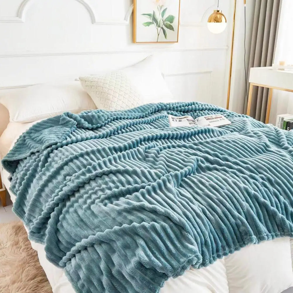 Couverture LuxeCocoon confortable pour chambre, douce et chaude, style maison.
