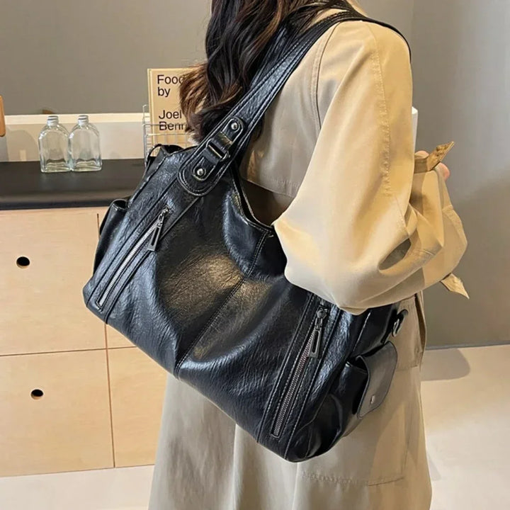Sac à bandoulière vegan noir Aliona, idéal pour l'école et les sorties, style moderne.