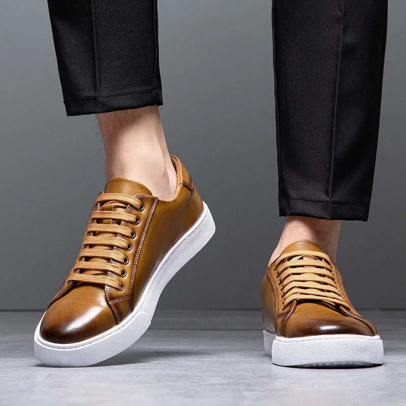Vue frontale sneakers confortables hommes, design épuré, parfaites pour la mode masculine décontractée.