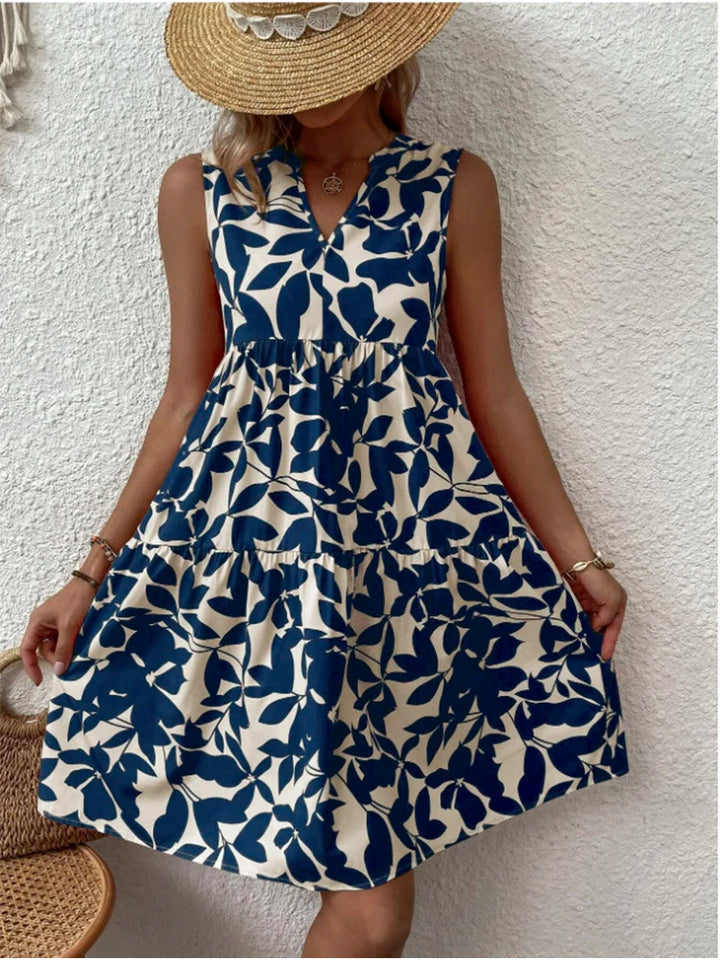 Robe courte sans manches élégante pour femme, parfaite pour l'été ou le printemps. Chic et moderne.