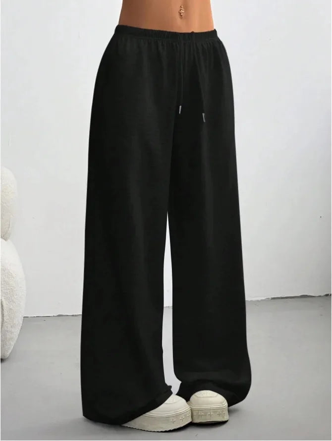 Pantalon de jogging femme à jambes larges, style urbain moderne et décontracté. Confortable pour toutes occasions.