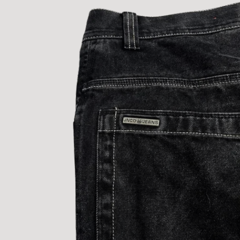 Jean femme noir coupe baggy, taille haute, polyvalent pour un look décontracté ou streetwear, esprit années 90.