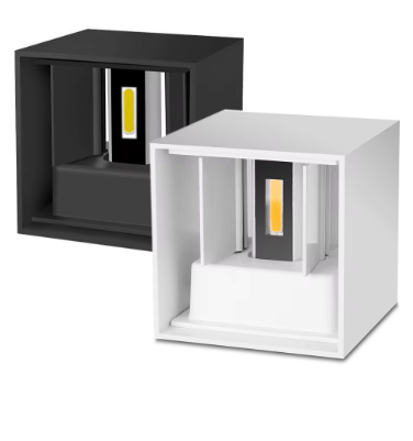 Luminaire mural LED réglable, pour façade extérieure ou mur intérieur. Éclairage moderne et fonctionnel.