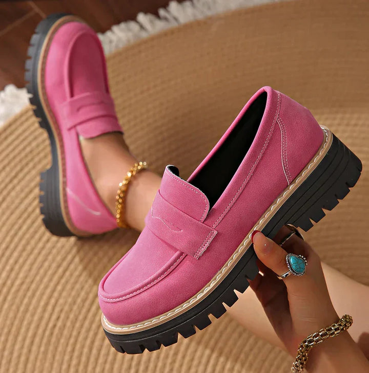 Mocassins femme classiques noirs, semelle épaisse antifatigue, élégance facile pour le bureau ou les sorties.