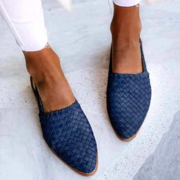 Sandales mules espadrilles plates femmes, bout pointu élégant, parfaites pour l'été avec style et confort.