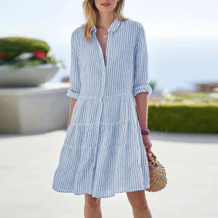 Magnifique robe femme d'été fluide, coupe légère. Look élégant décontracté, parfait pour la saison estivale et les vacances.