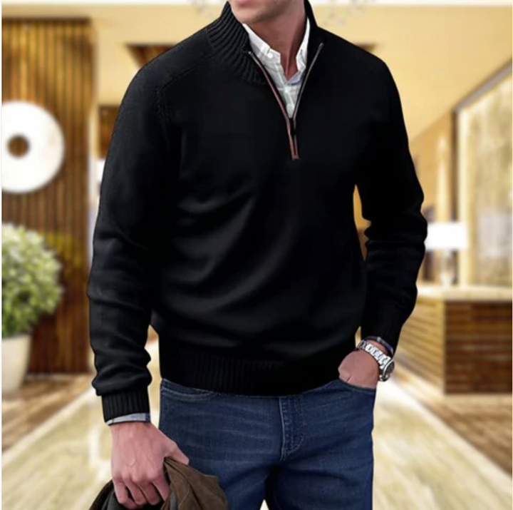 Pull zippé col montant homme. Vêtement mode masculine, confortable, élégant et polyvalent.