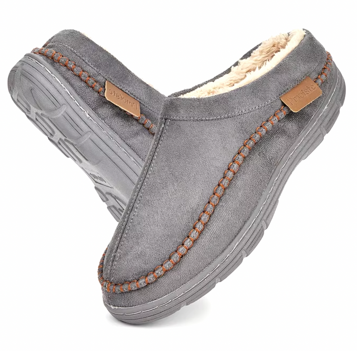 Paire de mules chaussons homme ultra confortables, parfaites pour la détente à la maison. Semelle sécurisée.