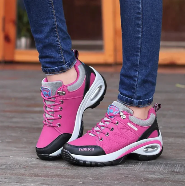 Chaussures femmes polyvalentes, orthopédiques. Pour randonnée et usage quotidien. Offrent grand confort et soutien.