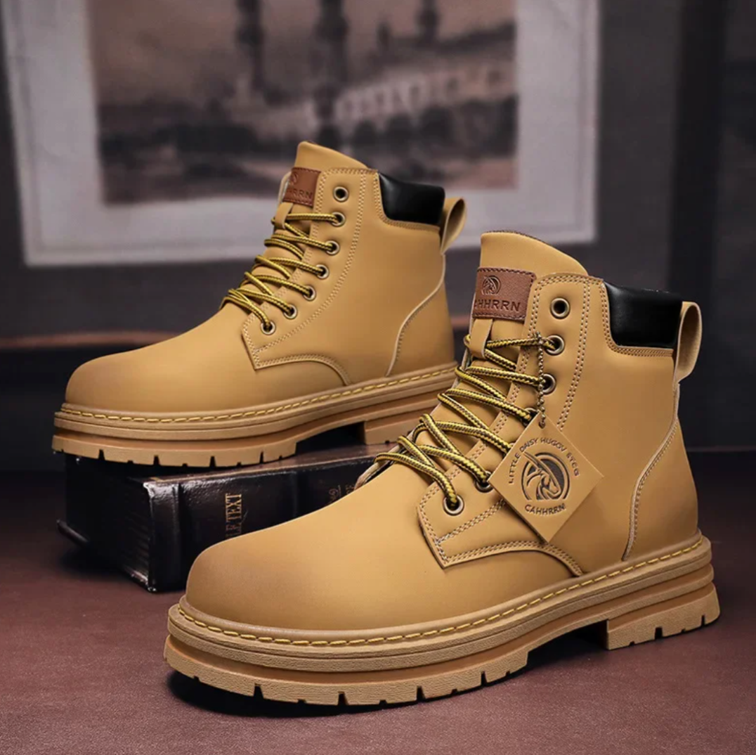 Bottes à lacets pour homme en cuir de luxe. Style élégant et confort quotidien garanti pour la mode masculine.