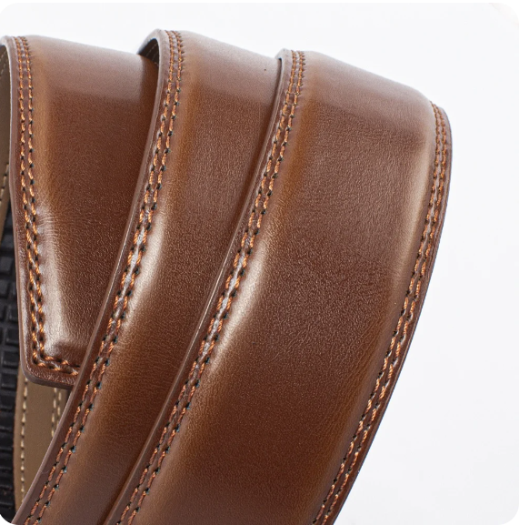 Ceinture homme innovante avec boucle automatique, pour ajustement facile et style moderne. Mode masculine.