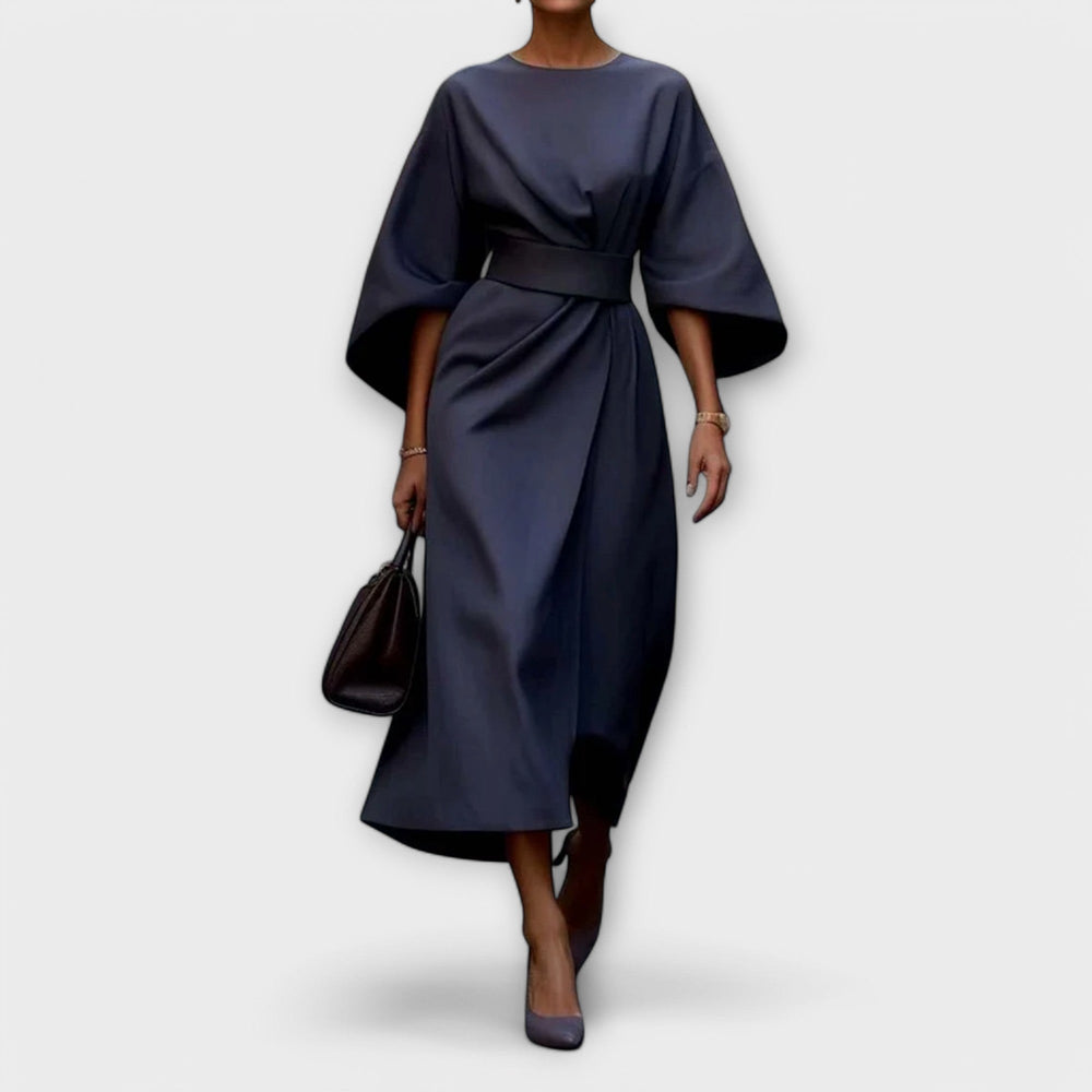 Robe élégante Sonia à manches et ceinture, idéale pour femme, chic et polyvalente pour toute occasion.