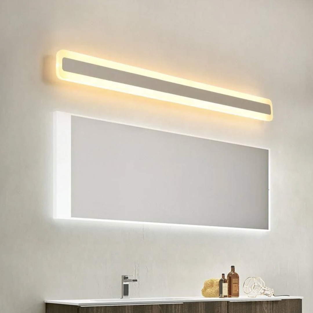 Applique miroir LED élégante, luminaire de salle de bain moderne, lumière douce et économe en énergie.