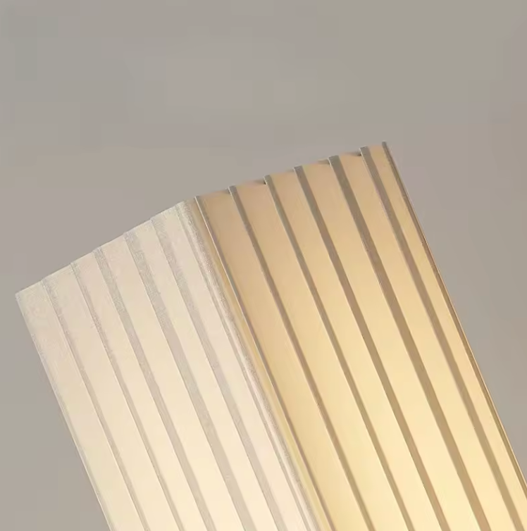 Ambiance zen: lampe sur pied japonaise moderne, éclairage LED doux pour salon, décoration intérieure.