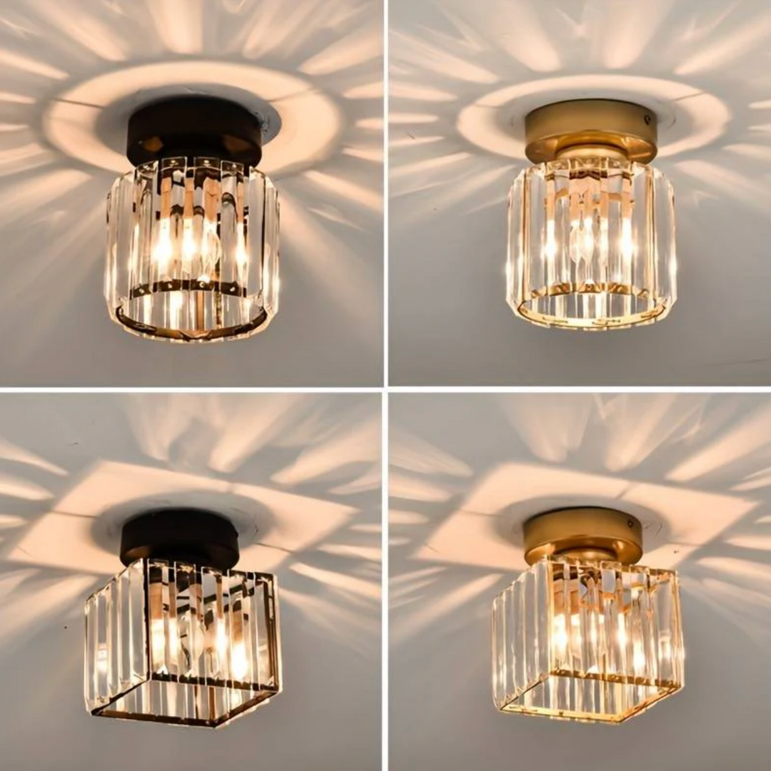Plafonnier encastré contemporain. Ambiance élégante dans le couloir, lumière chaleureuse.