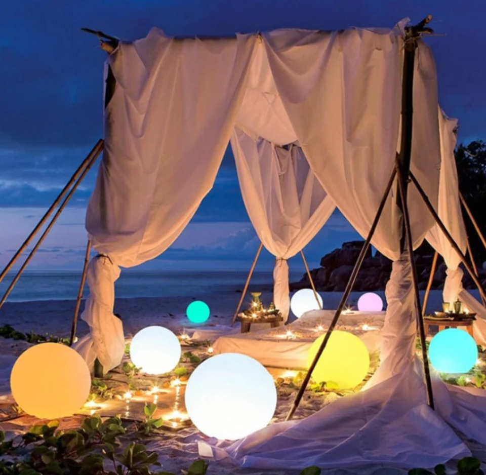 Décoration lumineuse LED RGB sphère, 16 couleurs contrôlables, idéale pour mettre en valeur votre espace.