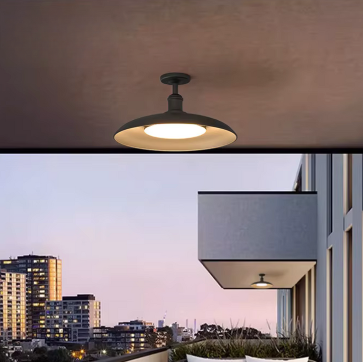 Lumière de patio ronde moderne noire IP65, idéale pour un éclairage de porche chic. Luminaire extérieur design.