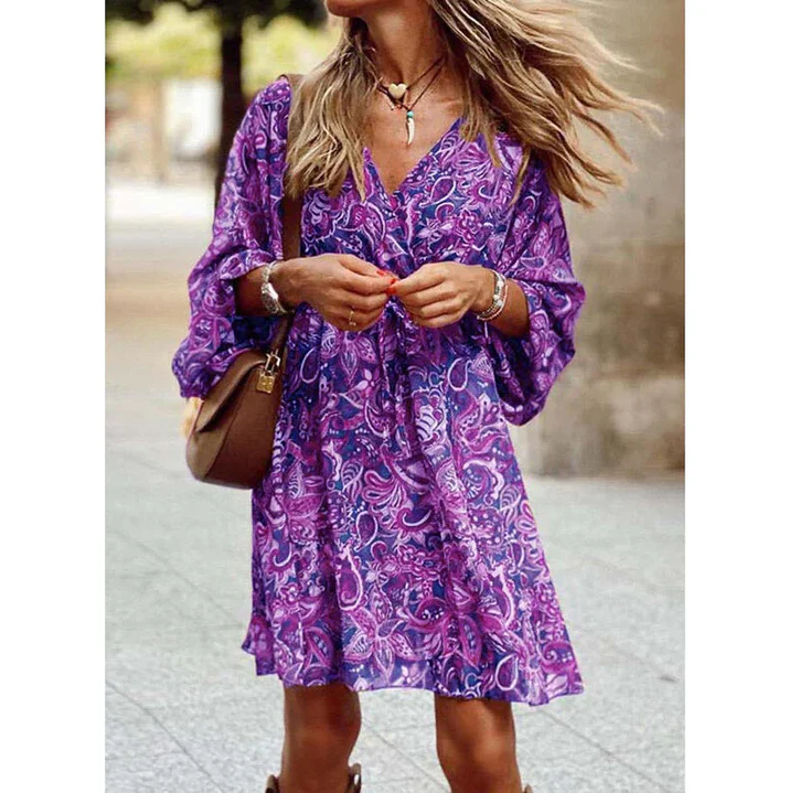 Robe d'été femme, style bohème fluide, coupe décontractée pour vacances. Élégance et légèreté garanties en bord de mer.