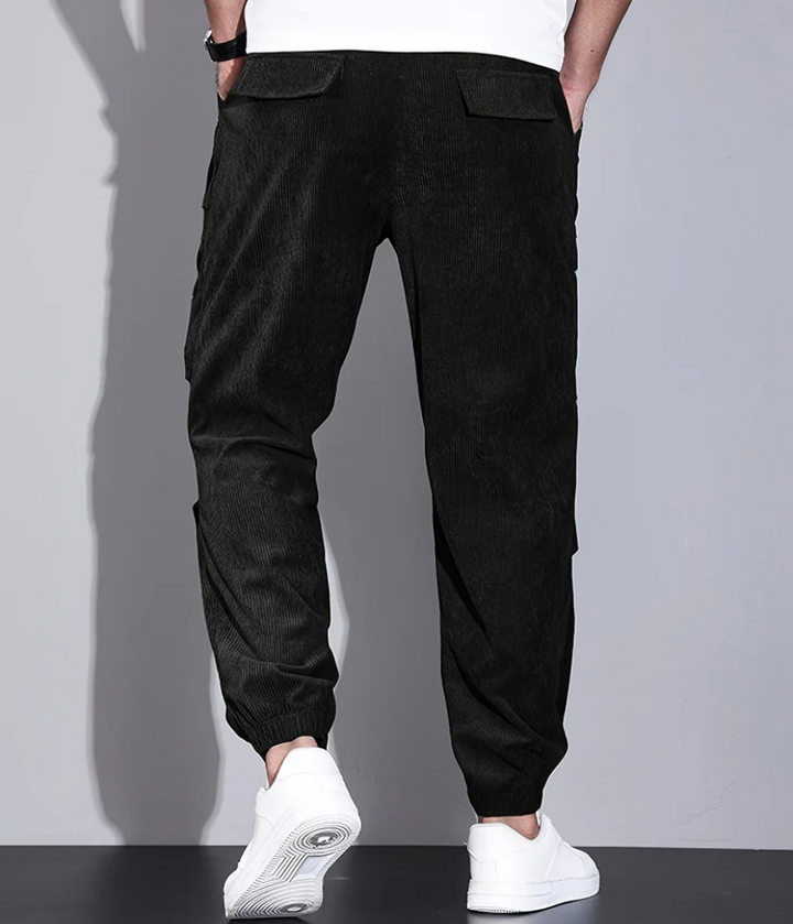 Tissu doux et chaud d'un pantalon homme d'hiver, offrant confort et élégance pour la mode masculine.