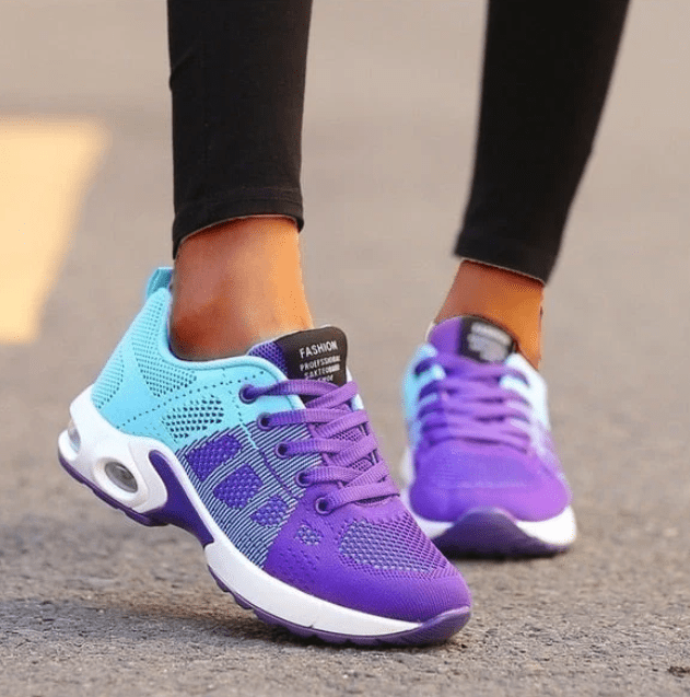 Baskets femme respirantes et légères, avec maintien et amorti confortables, idéales pour le sport et le quotidien.