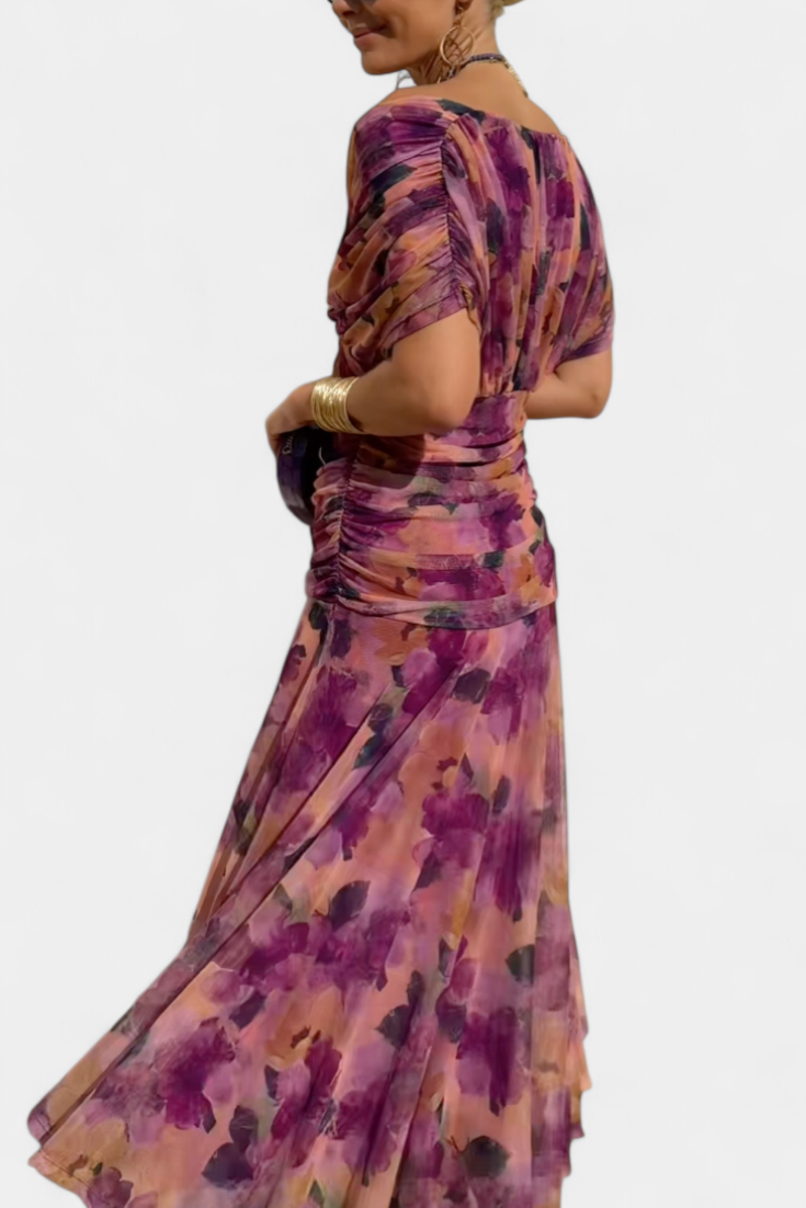 Robe d'été élégante, longue, col V, motifs floraux. Confort et style féminin assuré.