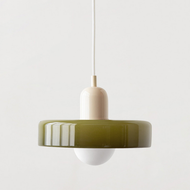 Luminaire suspendu Bauhaus minimaliste, parfait pour un salon design et épuré.