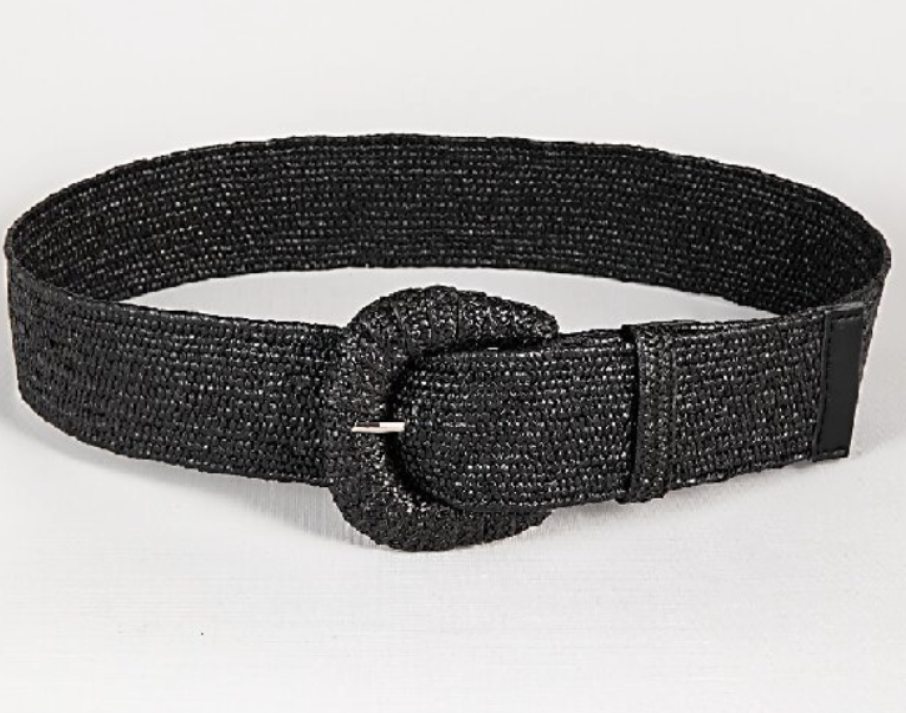 Ceinture tressée d'été pour femmes, style rétro élégant. Accessoire mode féminine, idéal pour un look chic.