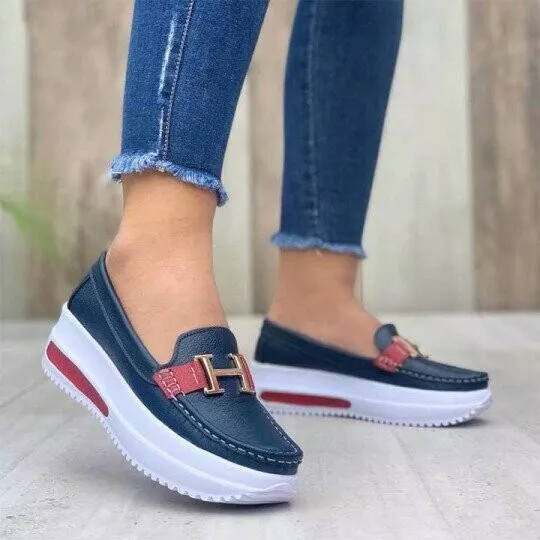 Chaussures plates orthopédiques pour femmes, offrant un confort supérieur et un soutien essentiel. Parfaites pour le bien-être.