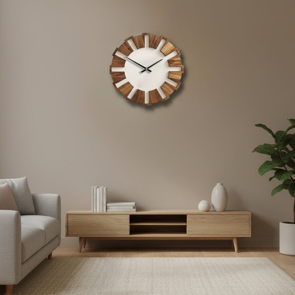 Horloge murale décorative en bois style vintage, idéale pour compléter la décoration de votre salon ou chambre.