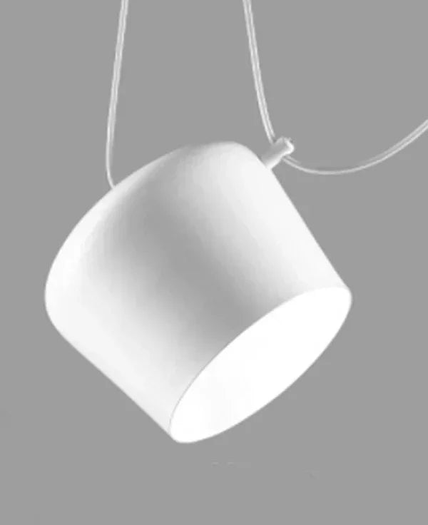 Plafonnier araignée LED décoratif, style nordique minimaliste. Suspension lumineuse pour salle à manger.