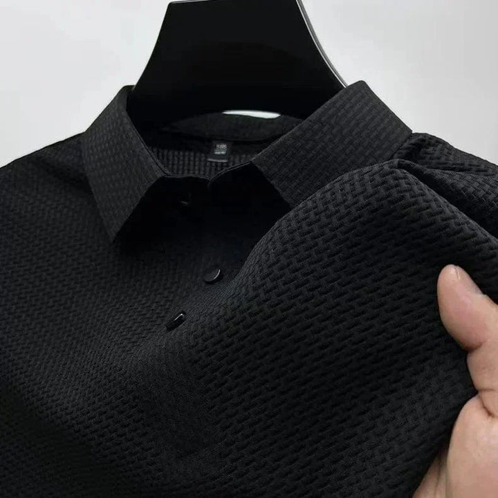 Chemise polo homme style casual, élégante et moderne. Parfait pour un look décontracté d'été.