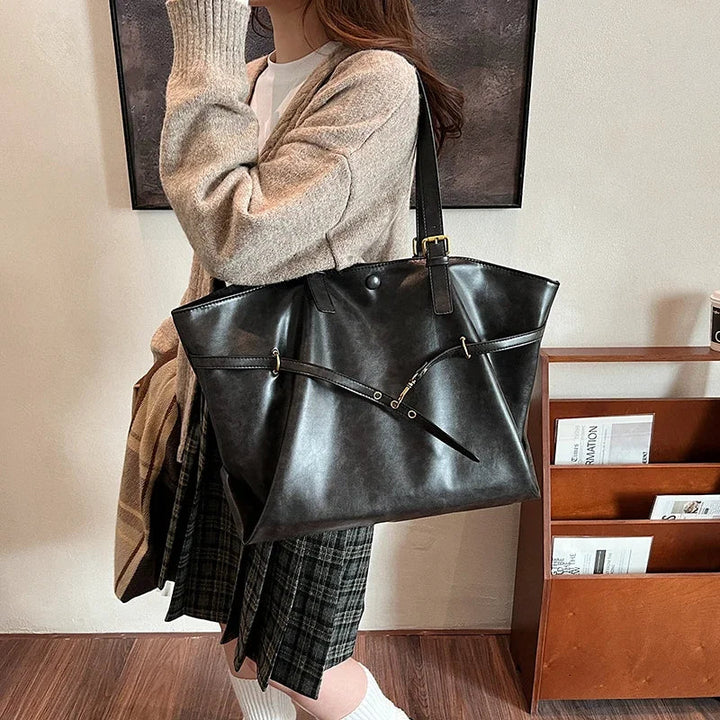Grand sac de cours lycée femme élégant et pratique en similicuir. Idéal pour étudiante ou usage quotidien.
