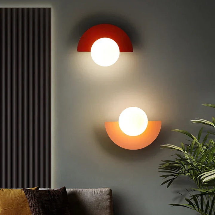 Applique murale LED moderne géométrique demi-cercle, éclairage design pour salon.