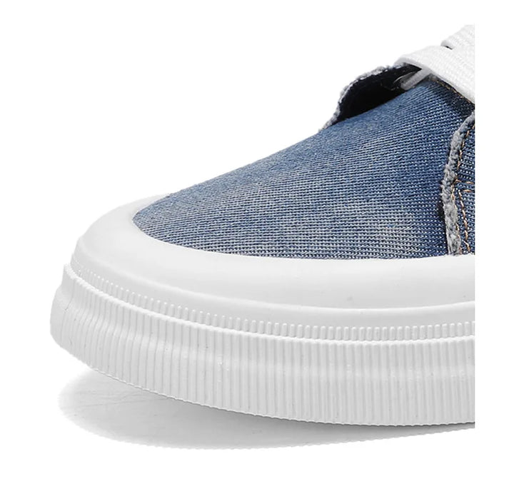 Chaussures basses confortables pour hommes, style décontracté, disponibles en bleu et noir, souples.